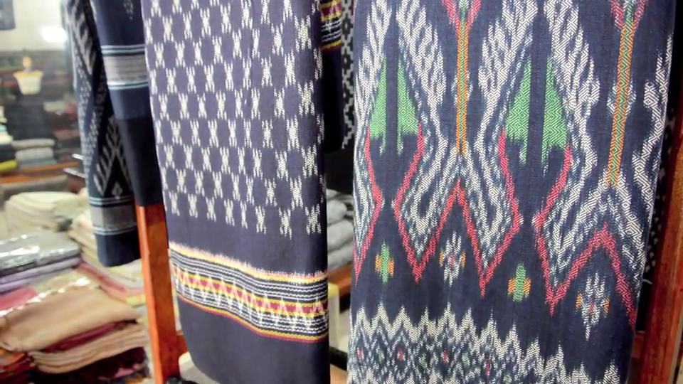 4 Examples of Traditional Thai Fabric Patterns - Christine Bedenis